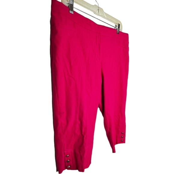 89th & Madison Pink Capri Pants - Picture 3 of 5